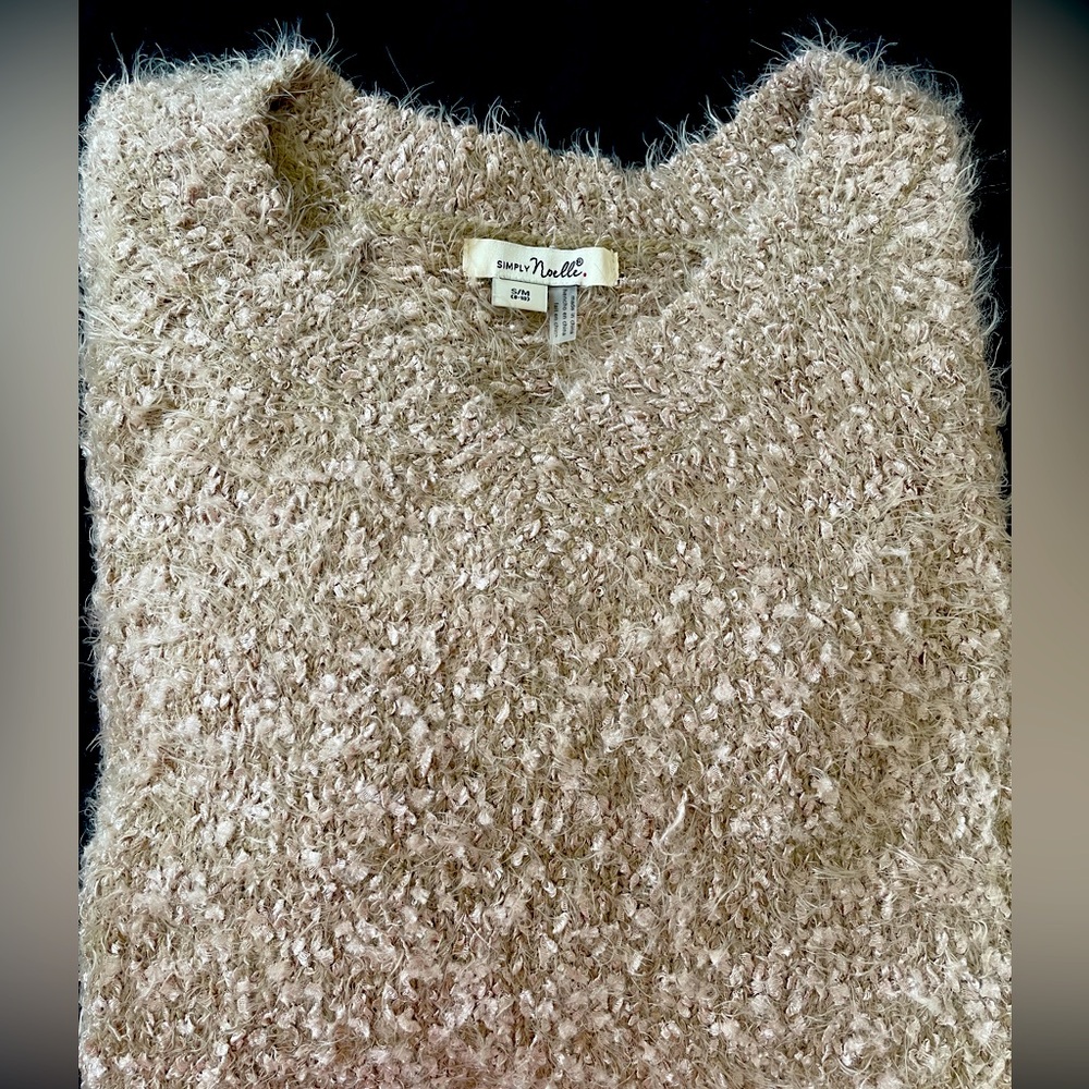 Simply Noelle Women's Gold and Cream Sweater